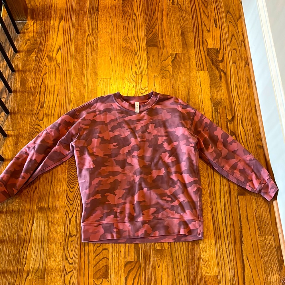 Used LULULEMON pink camo PERFECTLY OVERSIZED CREW
